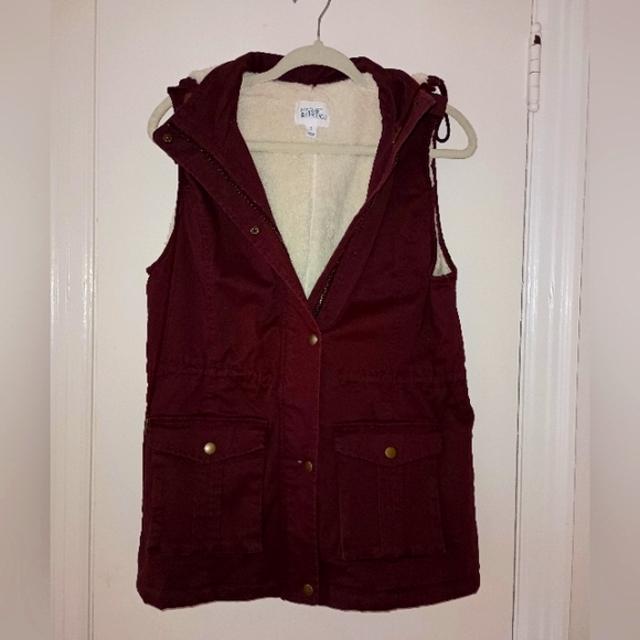 Vest - Picture 1 of 7